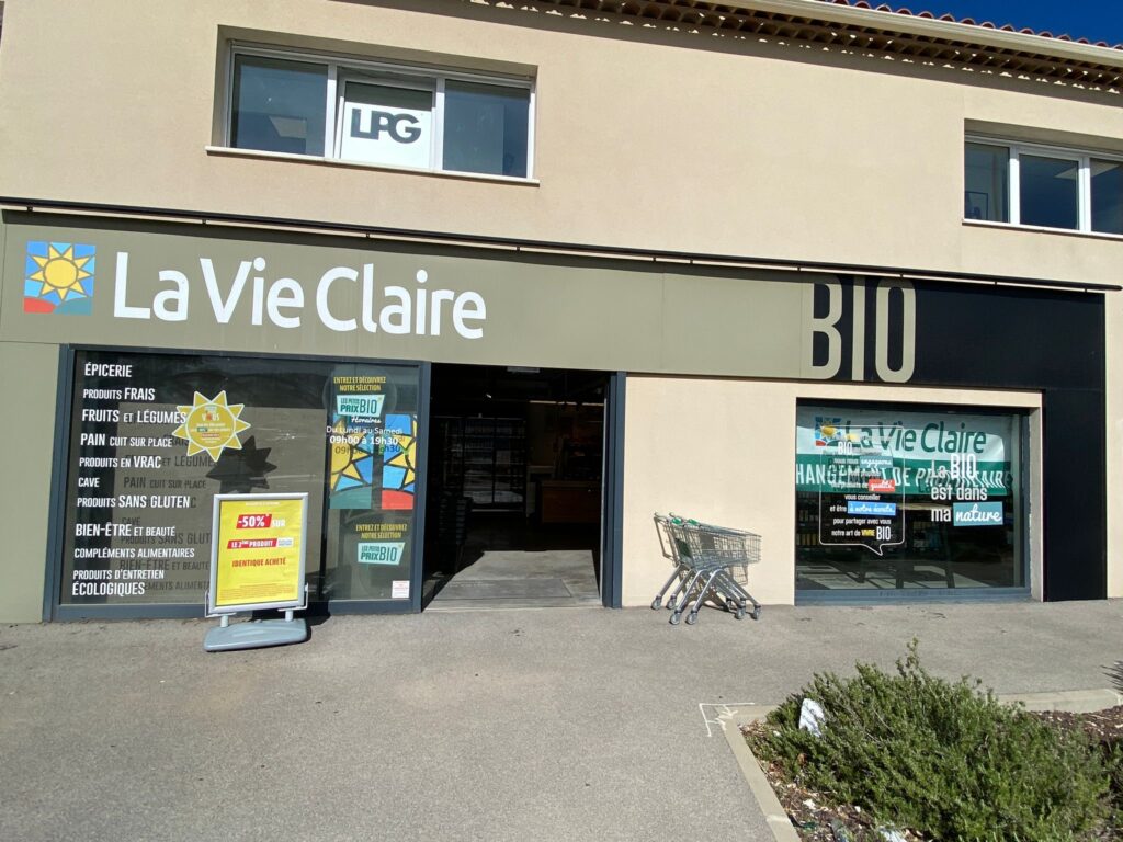 Façade magasin - LA VIE CLAIRE LA DESTROUSSE Façade magasin - LA VIE CLAIRE LA DESTROUSSE